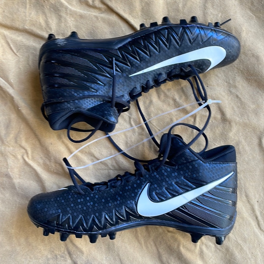 NWOT Nike Football Cleats Alpha Menace Varsity Mid